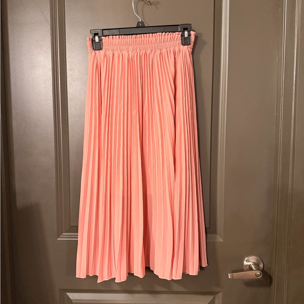 Pleated Midi Skirt in soft pink Pink